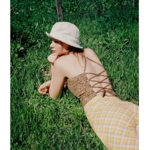 UO Cardy Linen Strappy Tie-back Crop Top Neutral M